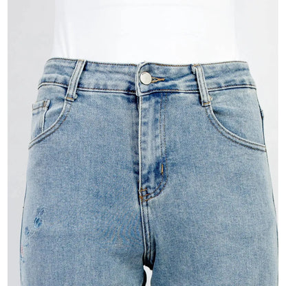 Дамски дънки със светъл деним и флорална бродерия | колекция есен-зима 6Sense