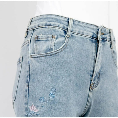 Дамски дънки със светъл деним и флорална бродерия | колекция есен-зима 6Sense