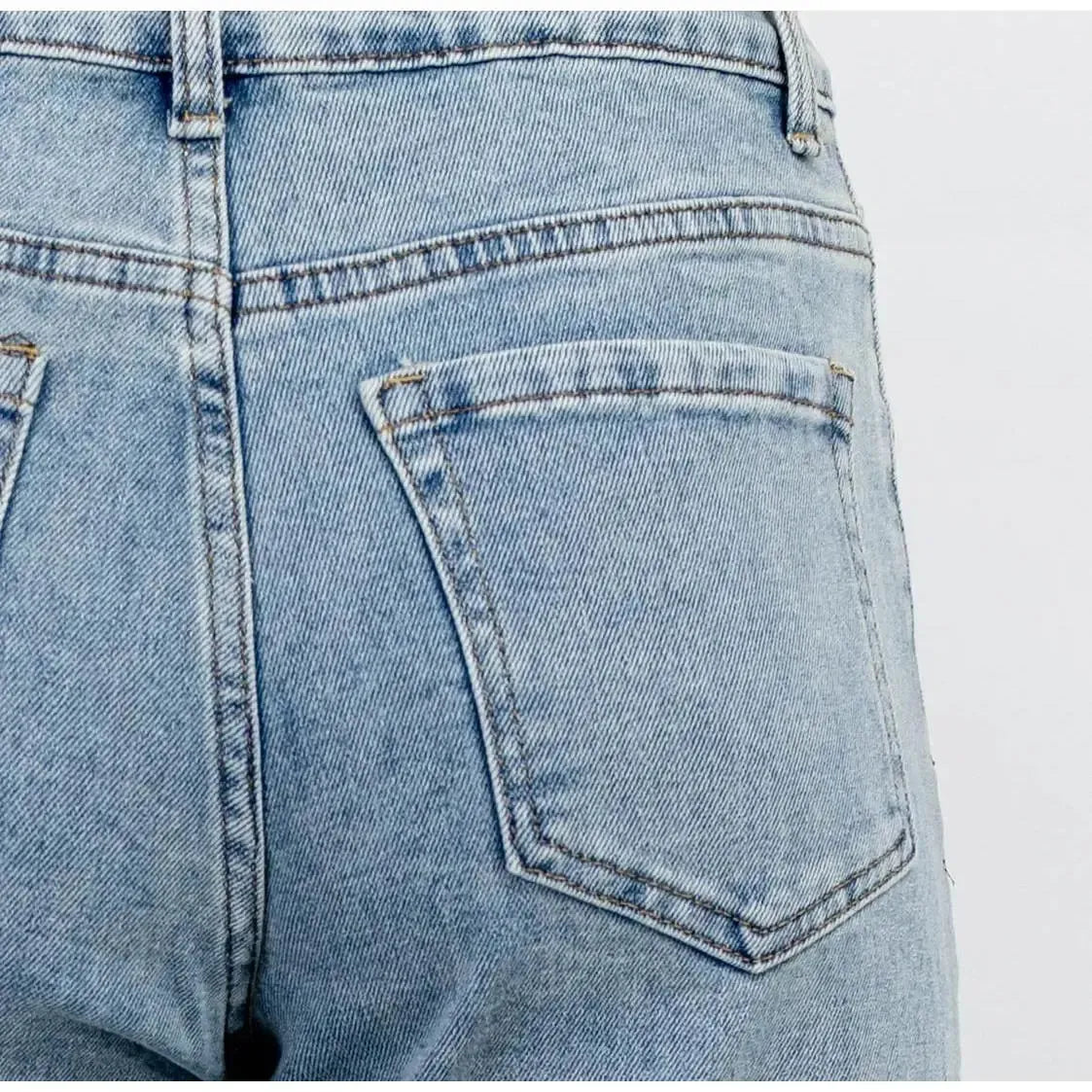 Дамски дънки със светъл деним и флорална бродерия | колекция есен-зима 6Sense