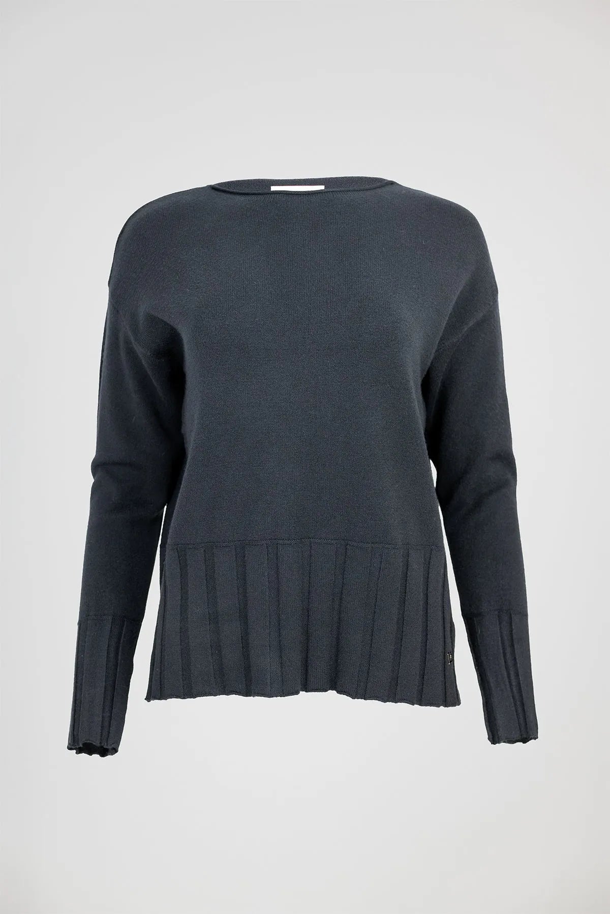 Дамски фин пуловер в черно с рипсен подгъв - Soft Line-пуловери-6Sense