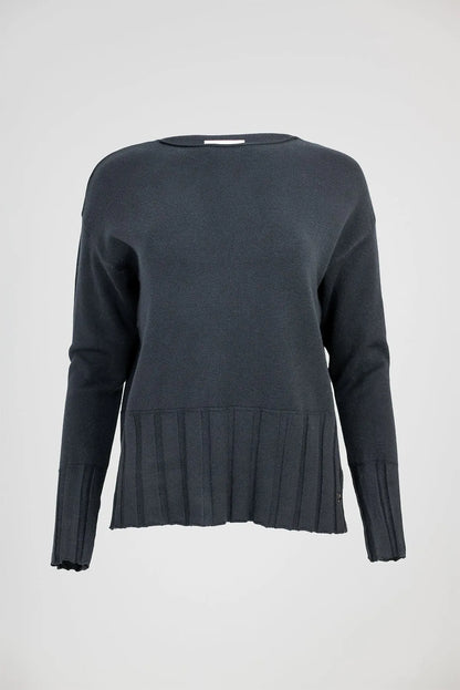 Дамски фин пуловер в черно с рипсен подгъв - Soft Line-пуловери-6Sense