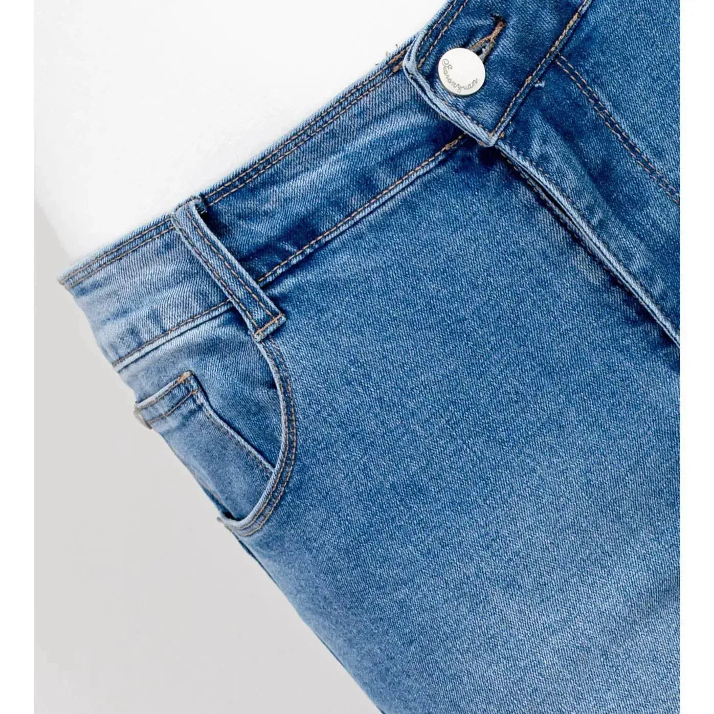 Дънки с висока талия – перфектен баланс между комфорт и стил 6Sense