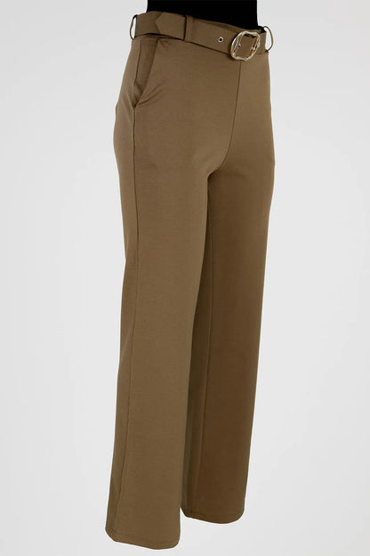 Stylish camel women's trousers with a gold-buckle belt, straight leg, and discreet side pockets.