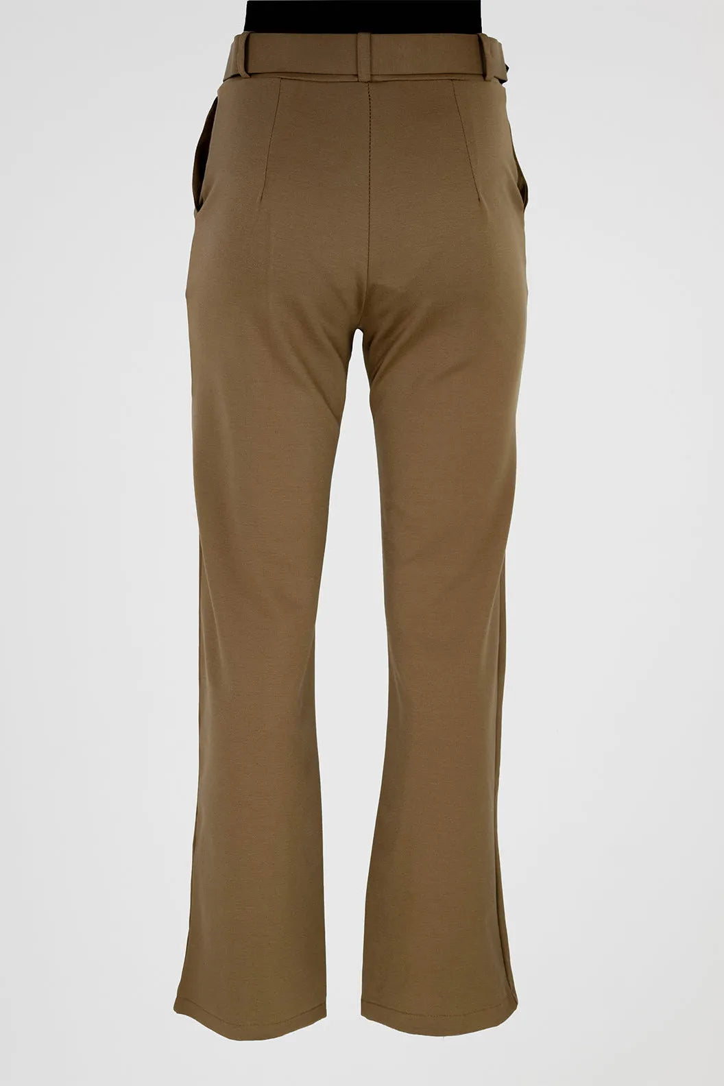 Chic camel women's trousers with a belt, straight leg, and discreet side pockets for versatile style.