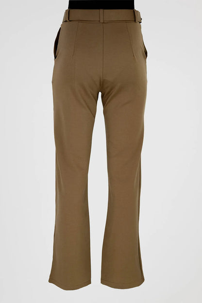Chic camel women's trousers with a belt, straight leg, and discreet side pockets for versatile style.