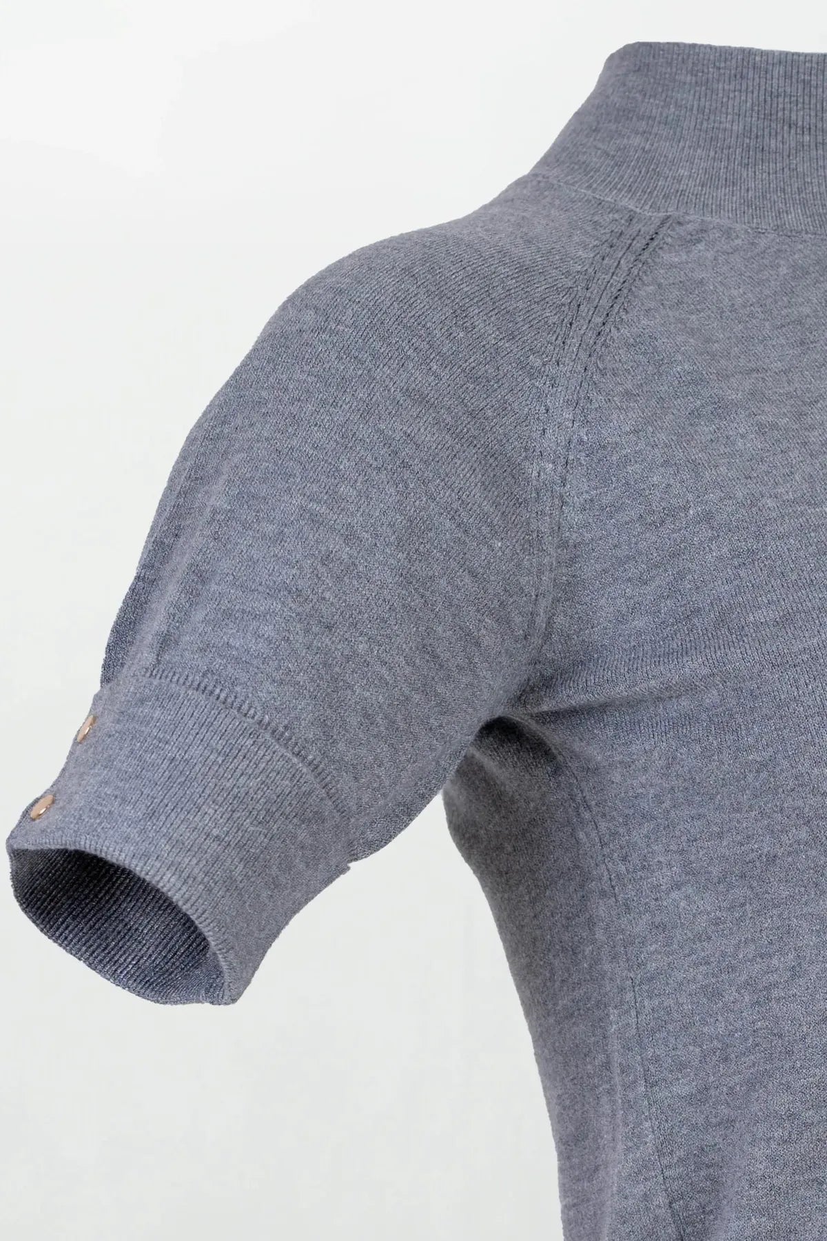 Фин пуловер с полу-поло яка и къс ръкав - Mono Chic-блузи-6Sense