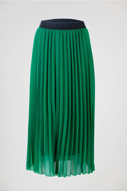 Vibrant emerald green pleated midi skirt with a wide black elastic waistband, perfect for elegant movement.