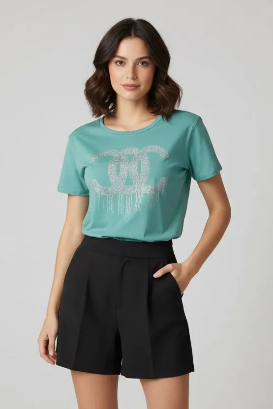 Бледозелена тениска с декоративен акцент