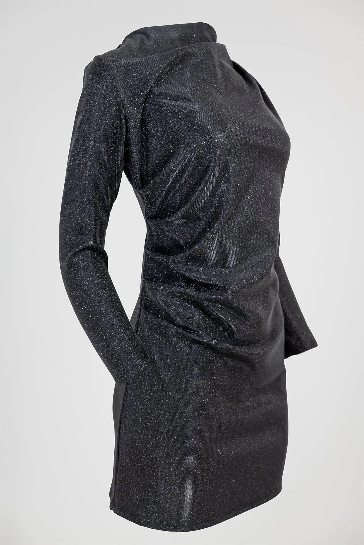 Черна коктейлна рокля с фин блясък и дълъг ръкав – Night Spark-рокли-6Sense