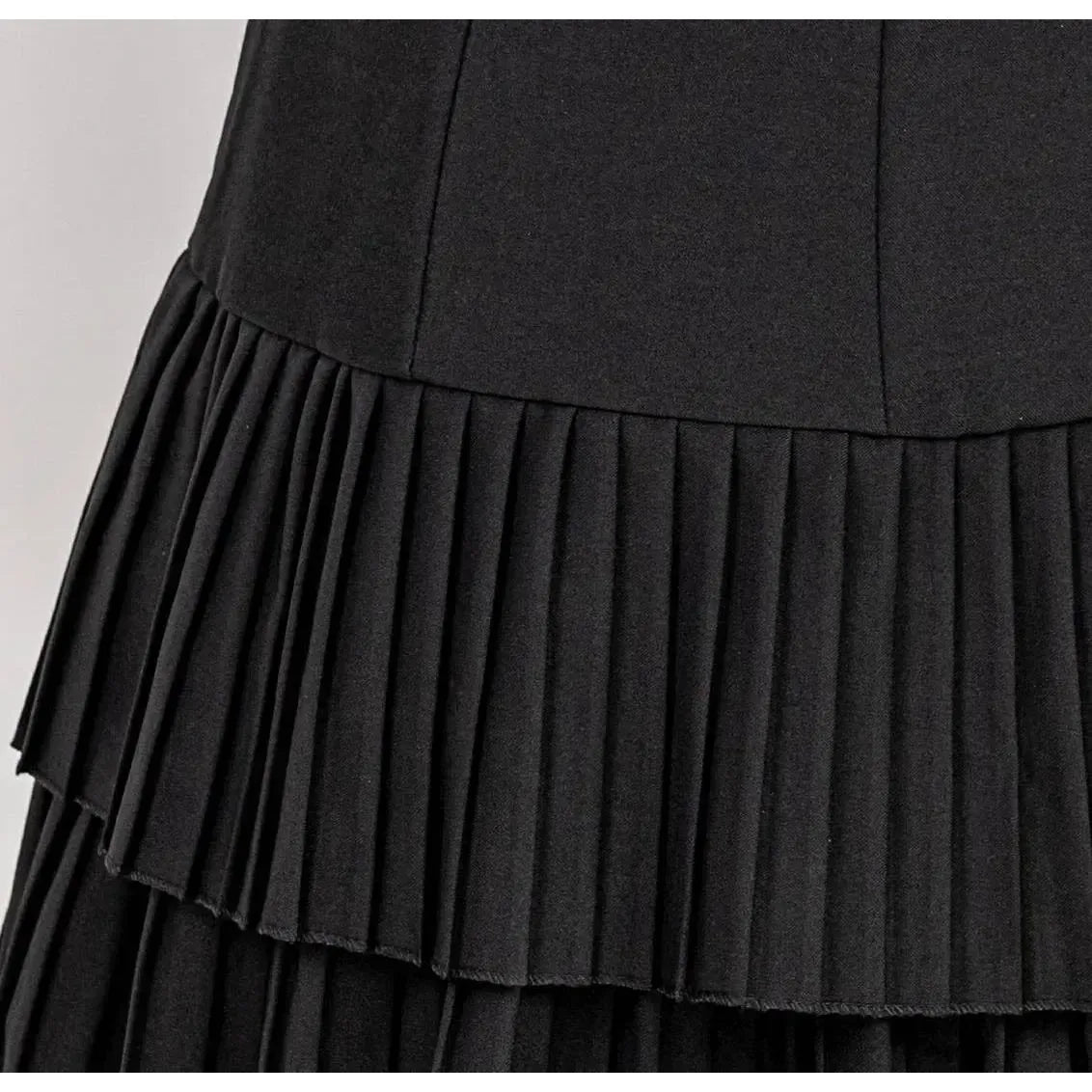 Черна къса рокля с презрамки | колекция есен-зима 6Sense