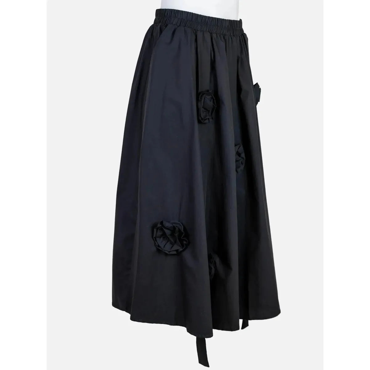 Черна миди пола с 3D рози | колекция есен-зима 6Sense