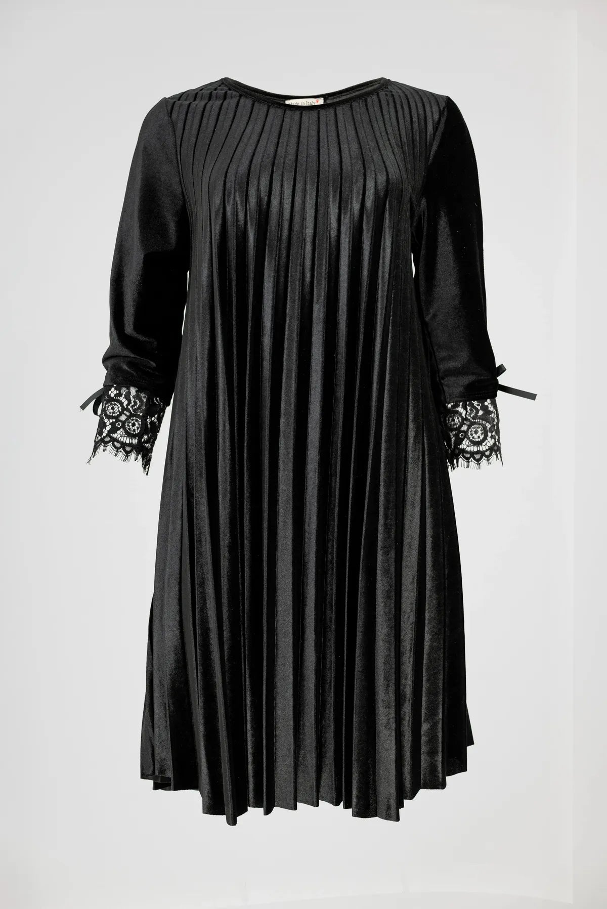 Дамска черна плисирана кадифена рокля с дантела – Midnight Dream-рокли-6Sense
