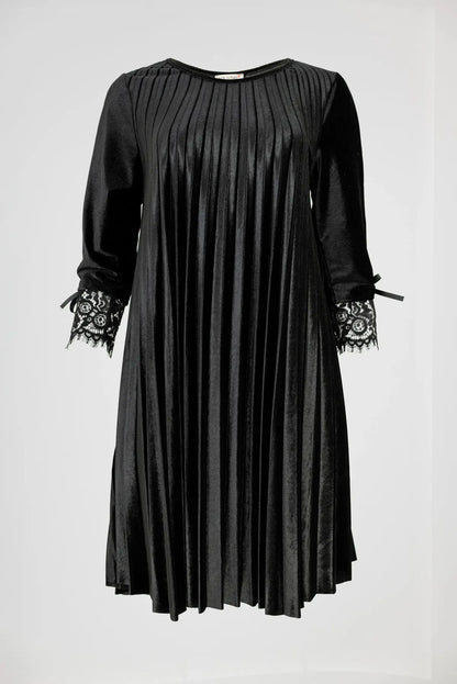 Дамска черна плисирана кадифена рокля с дантела – Midnight Dream-рокли-6Sense