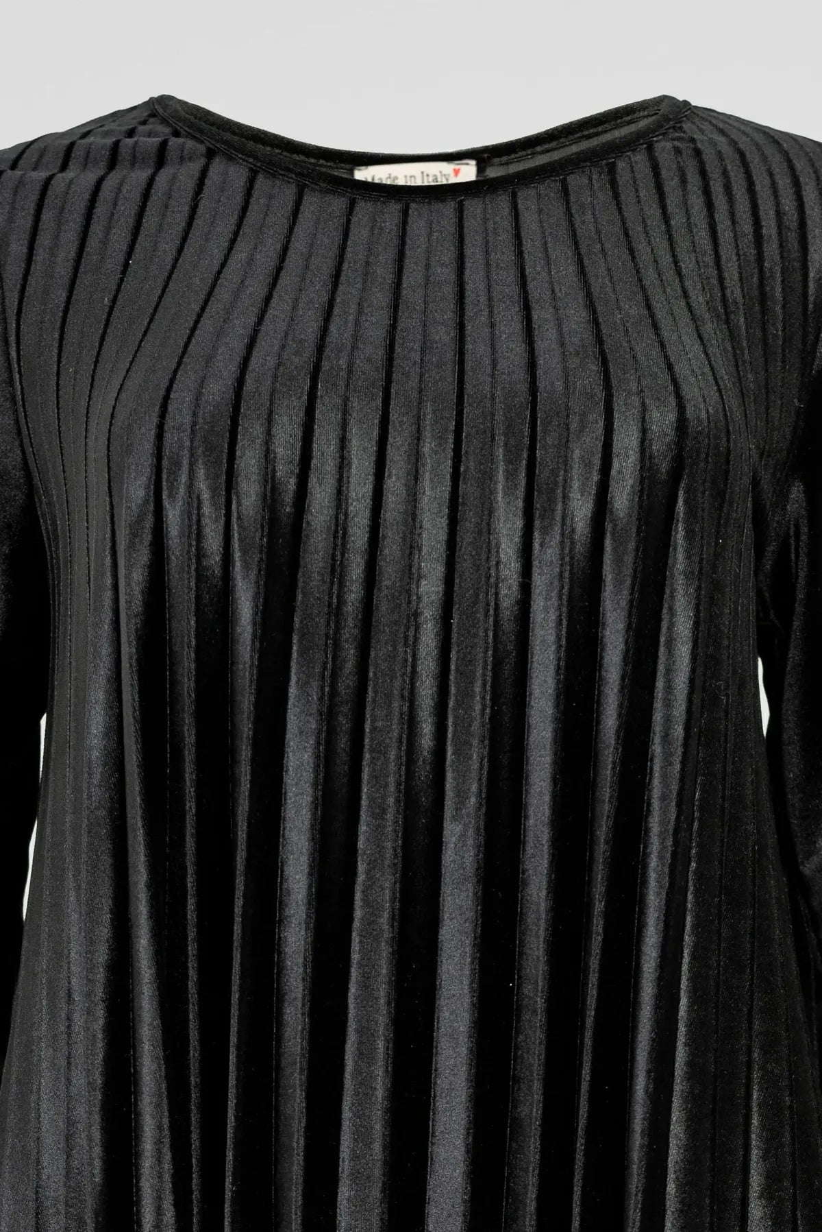 Дамска черна плисирана кадифена рокля с дантела – Midnight Dream-рокли-6Sense