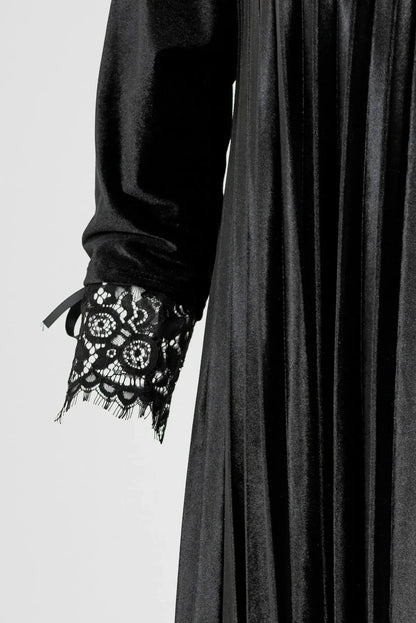 Дамска черна плисирана кадифена рокля с дантела – Midnight Dream-рокли-6Sense