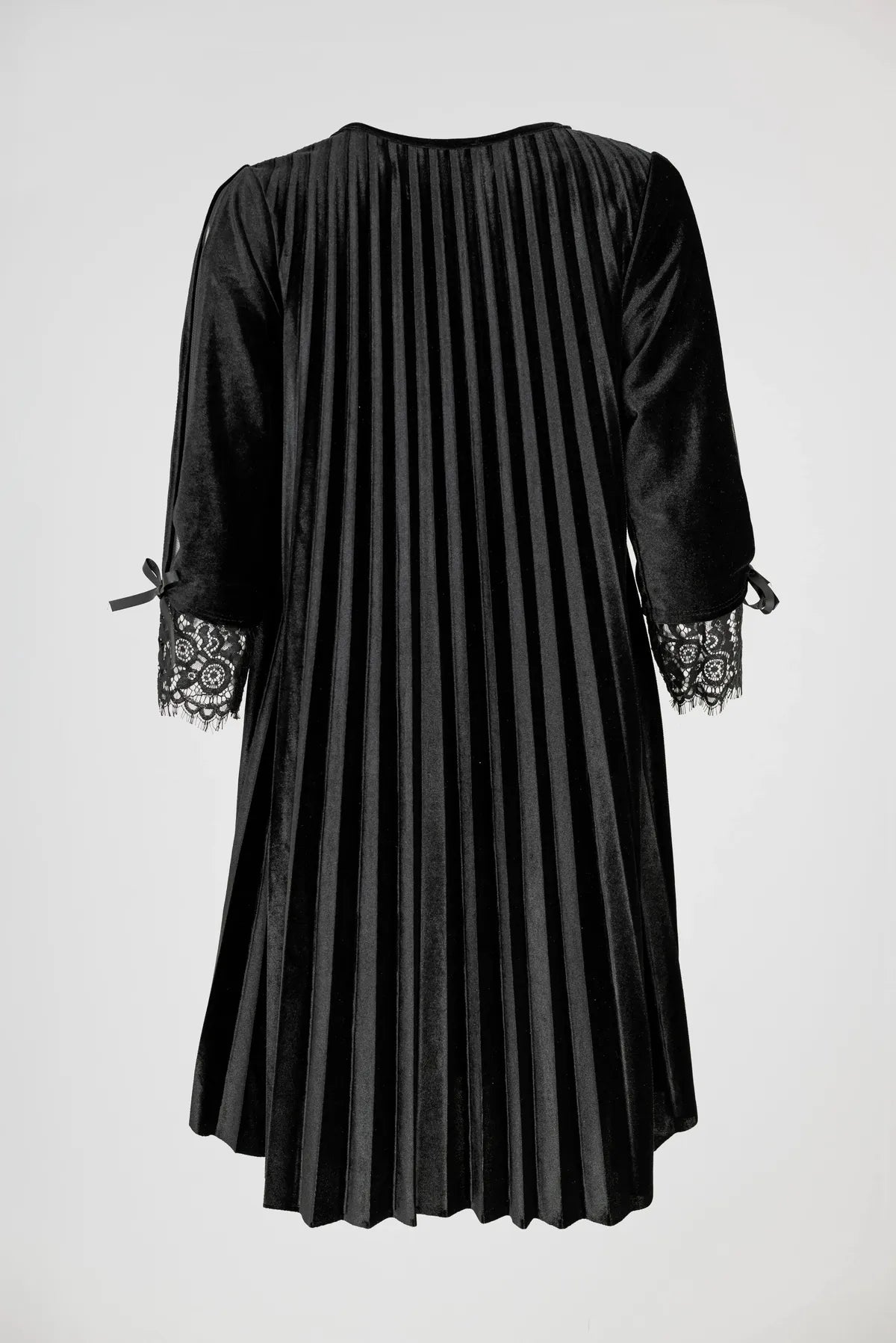 Дамска черна плисирана кадифена рокля с дантела – Midnight Dream-рокли-6Sense