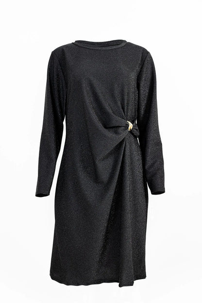 Черна рокля с фин блясък и асиметричен акцент – Black Knot, елегантен дизайн за специални поводи.