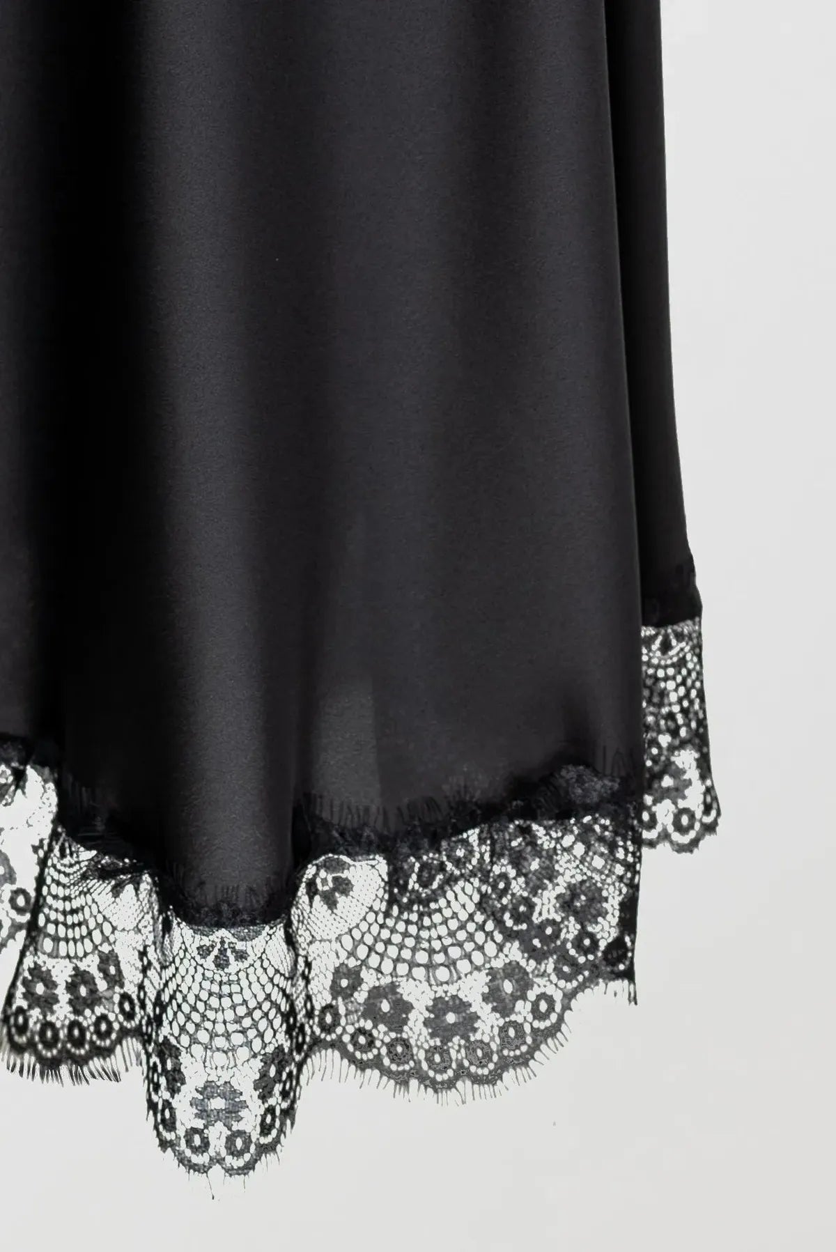 Дамска черна сатенена пола с дантела - Noir Velvet Lace-Поли-6Sense