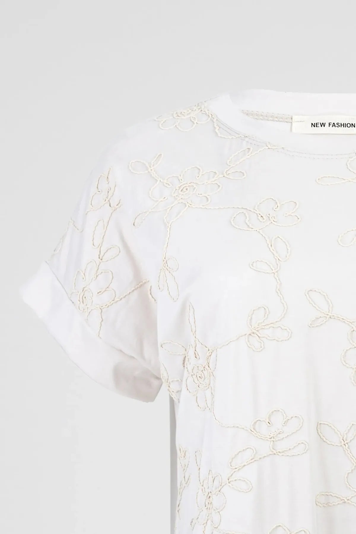 Дамска бежова блуза с флорална бродерия и връзка – Beige Flora-блуза с къс ръкав-6Sense