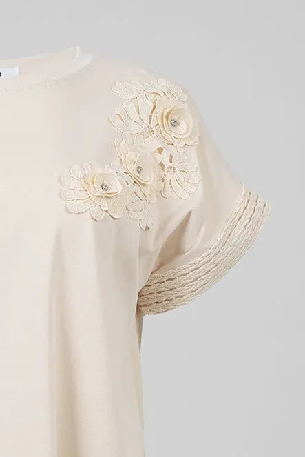 Дамска бежова тениска с декоративни плетени ръкави – Ivory Bloom-Тениски-6Sense