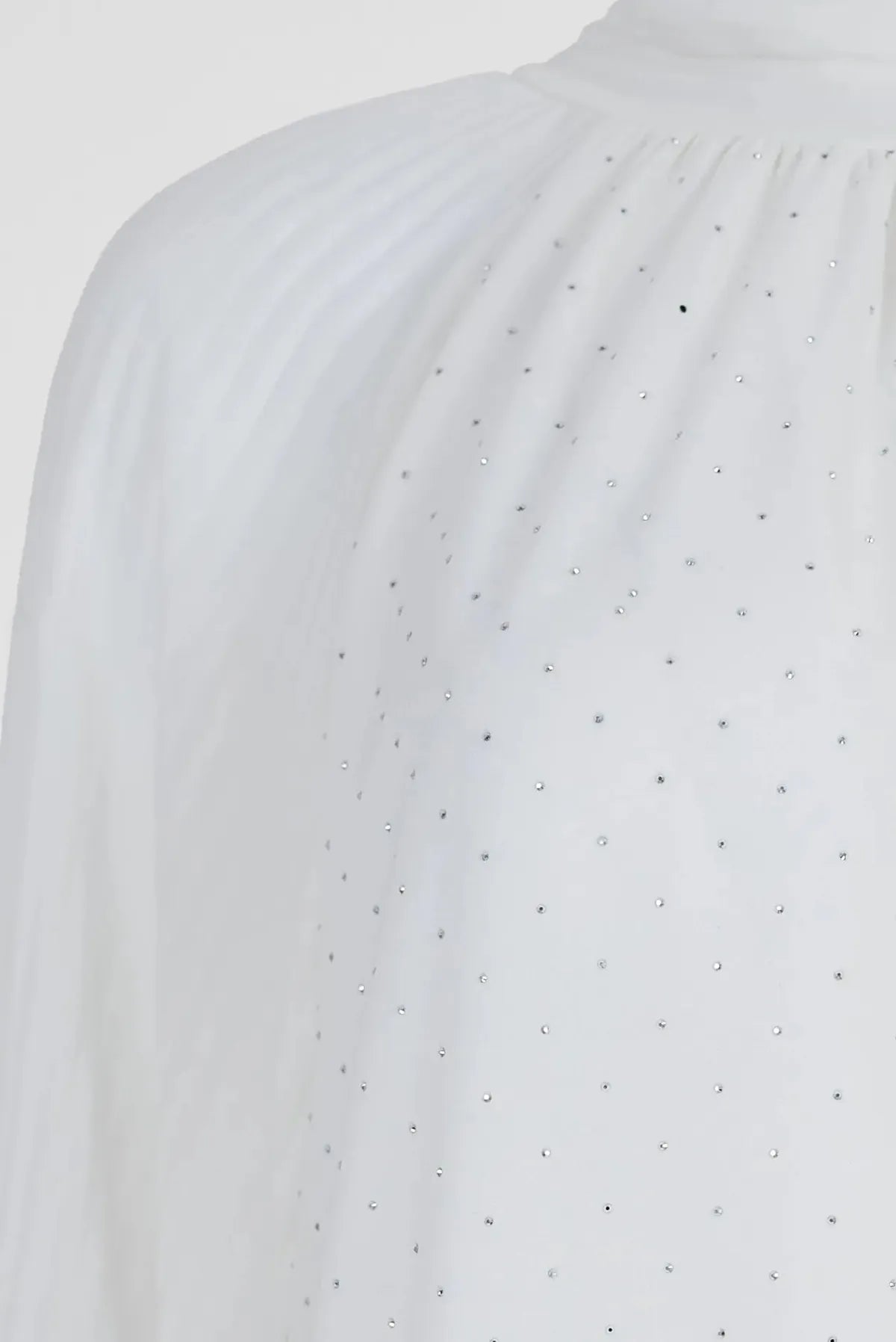 Дамска бяла блуза с висока яка и фини акценти - Lumière-блузи-6Sense