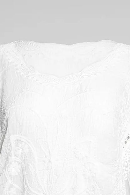 Дамска бяла дантелена блуза White Grace с богата бродерия, ефирен ръкав и ластик в талията.