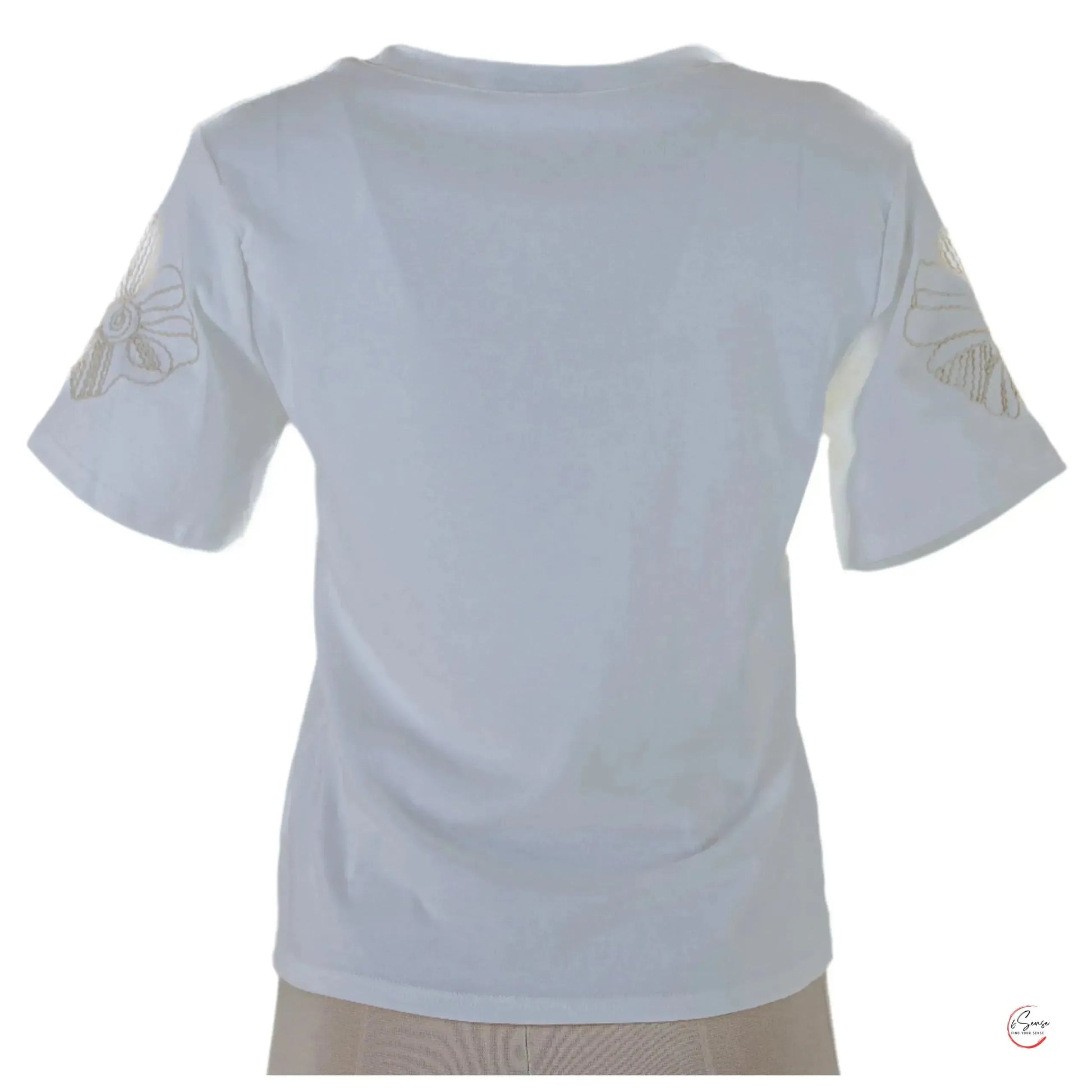 Бяла памучна блуза с бежова флорална бродерия – елегантен акцент за твоя стил