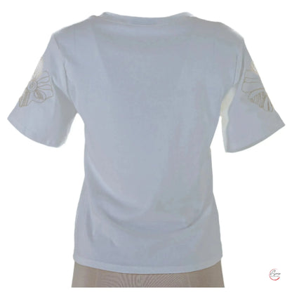 Бяла памучна блуза с бежова флорална бродерия – елегантен акцент за твоя стил