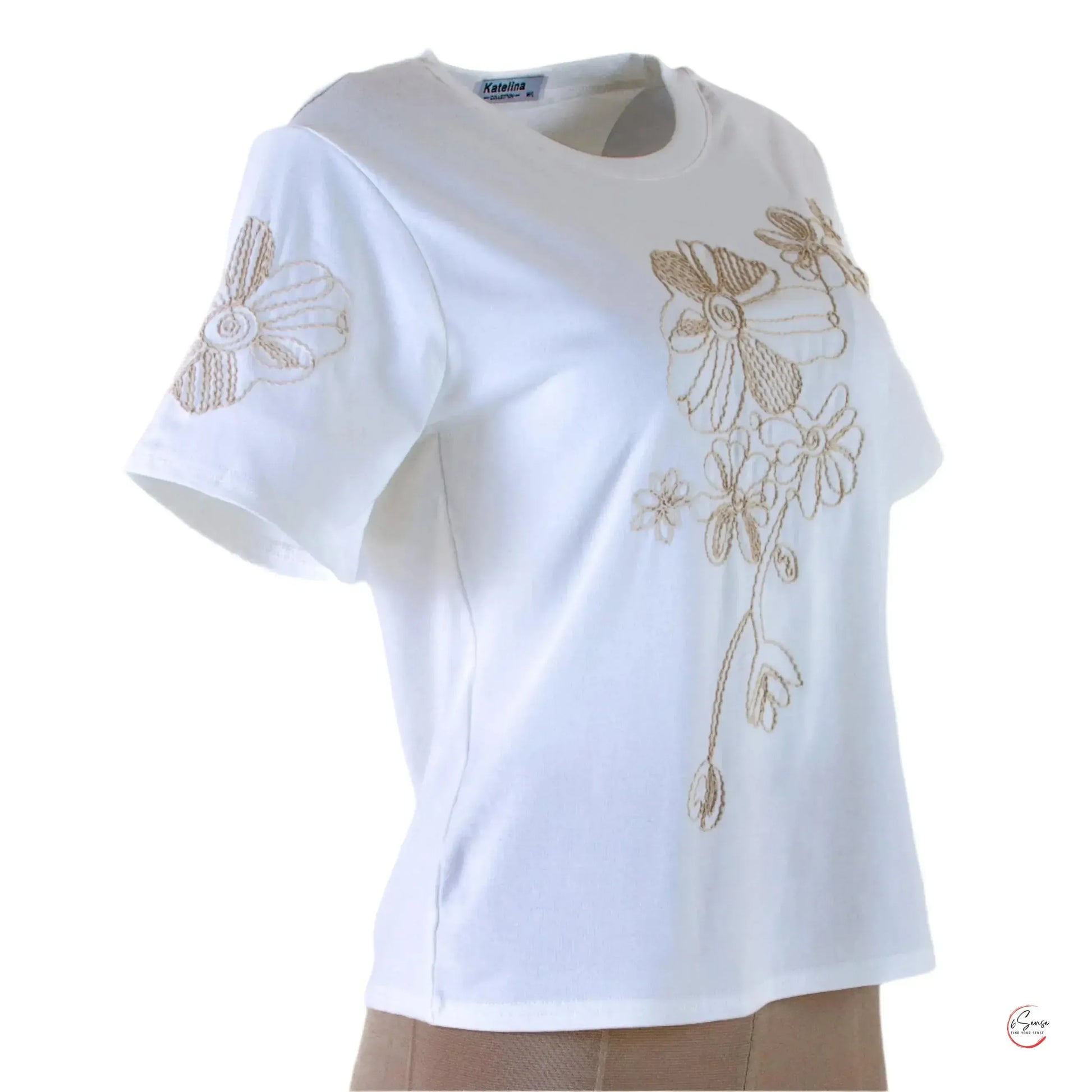 Бяла памучна блуза с бежова флорална бродерия – елегантен акцент за твоя стил