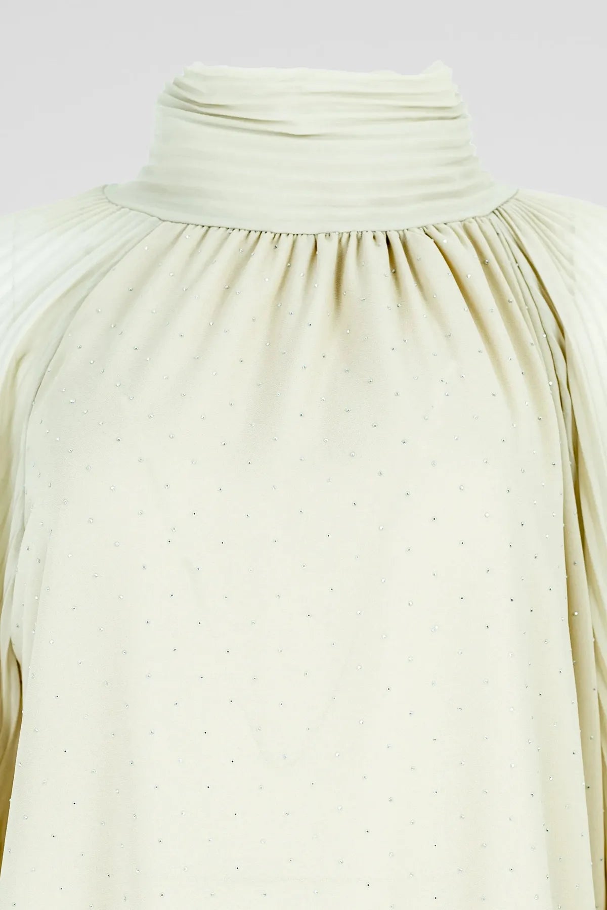 Дамска блуза с висока яка и плисирани ръкави - Ivory Whisper