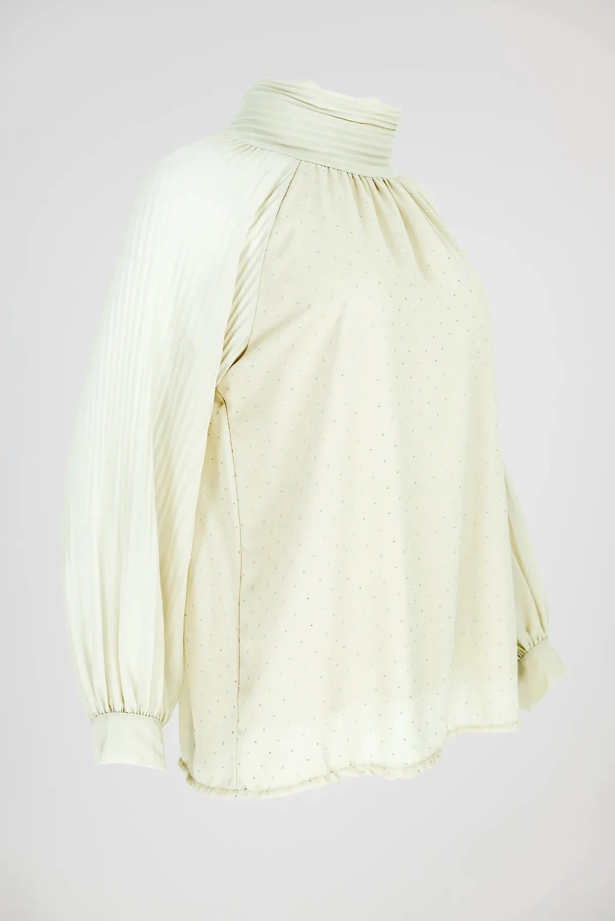 Дамска блуза с висока яка и плисирани ръкави - Ivory Whisper