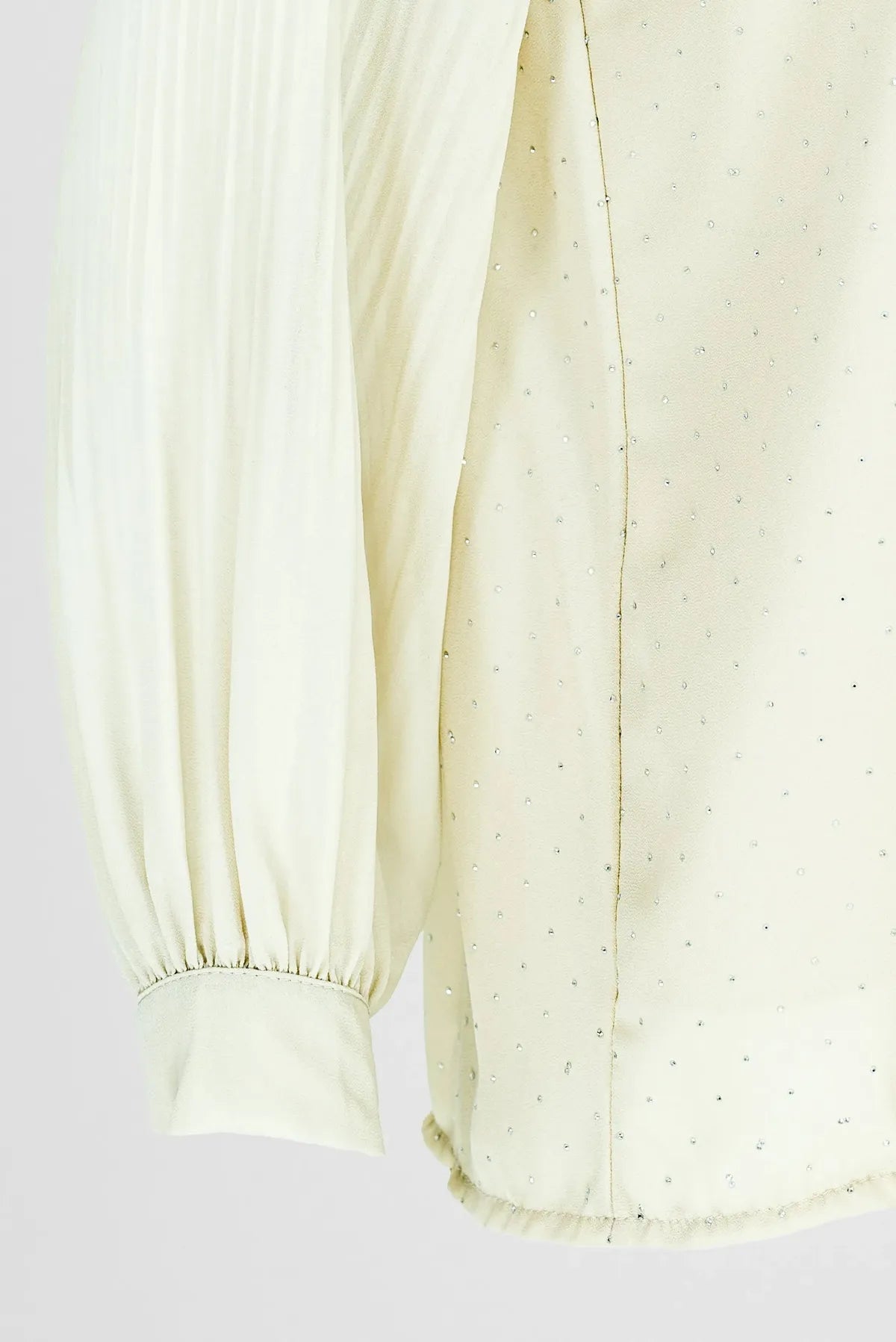 Дамска блуза с висока яка и плисирани ръкави - Ivory Whisper