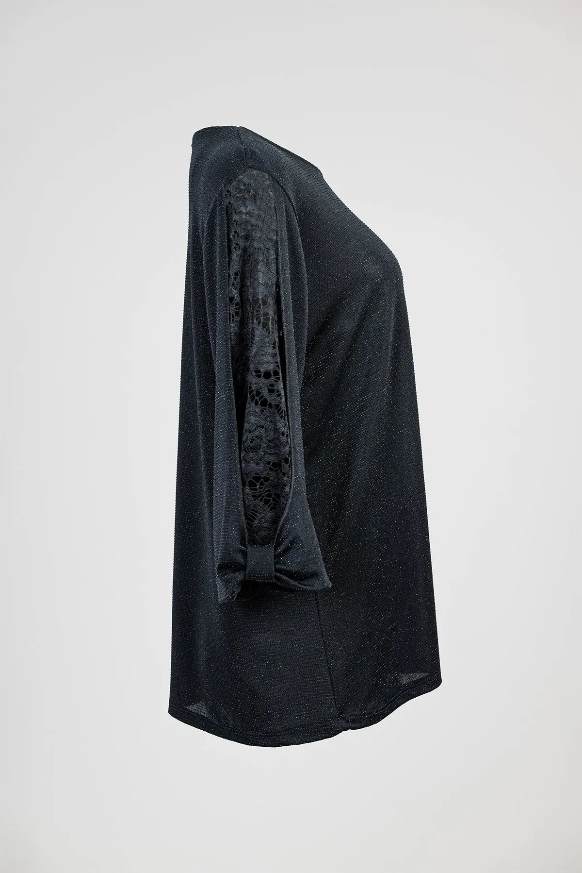 Дамска черна блуза с дантелени ръкави и фин блясък – Black Lace Glow-блузи-6Sense