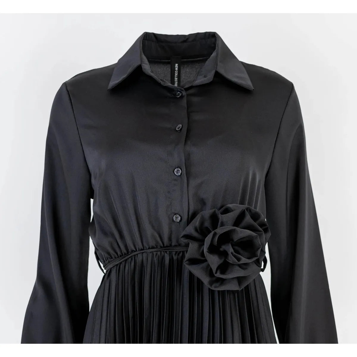 Дамска черна сатенена рокля с плисирана пола | колекция есен-зима 6Sense