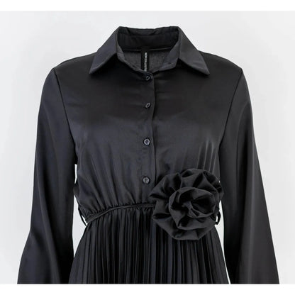 Дамска черна сатенена рокля с плисирана пола | колекция есен-зима 6Sense