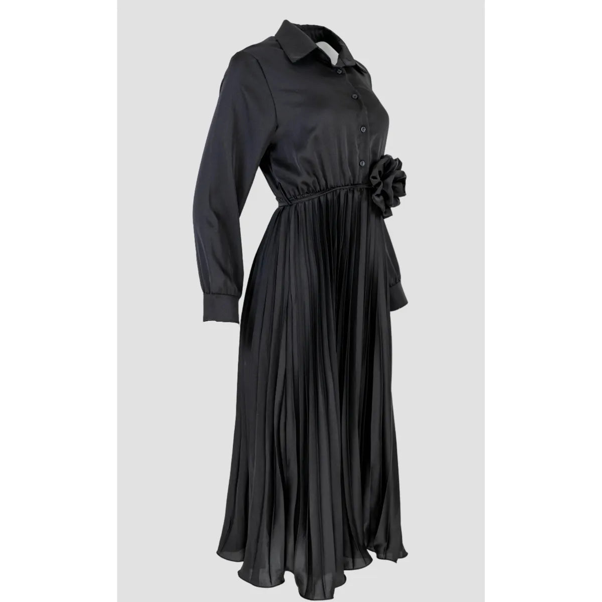 Дамска черна сатенена рокля с плисирана пола | колекция есен-зима 6Sense