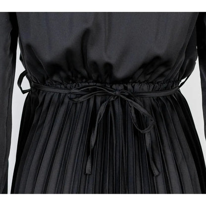 Дамска черна сатенена рокля с плисирана пола | колекция есен-зима 6Sense