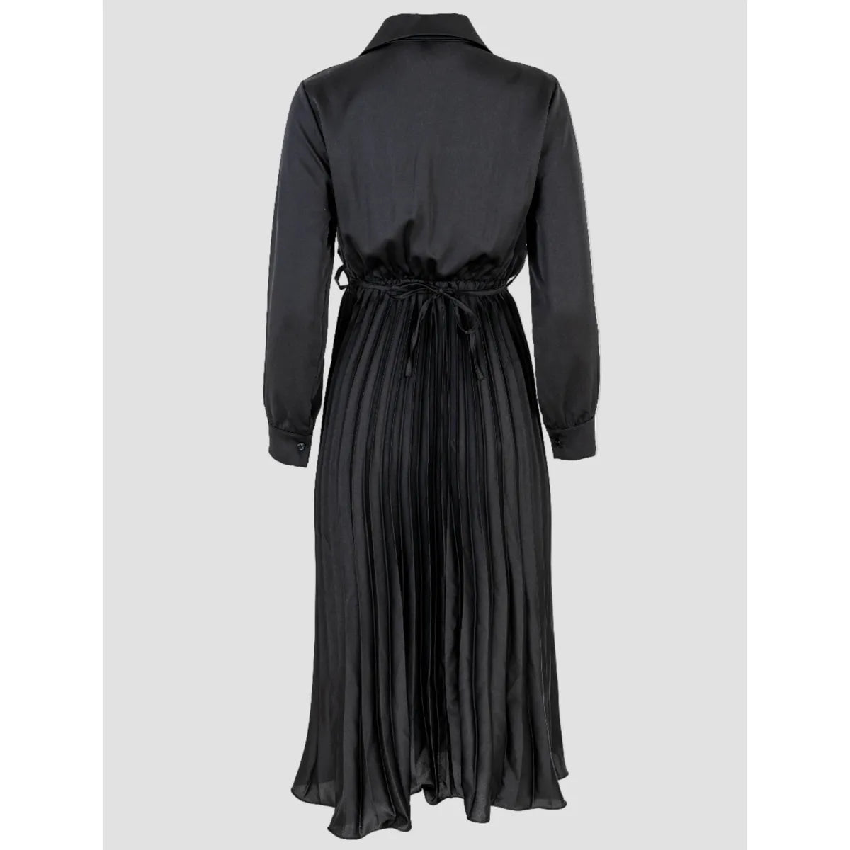 Дамска черна сатенена рокля с плисирана пола | колекция есен-зима 6Sense