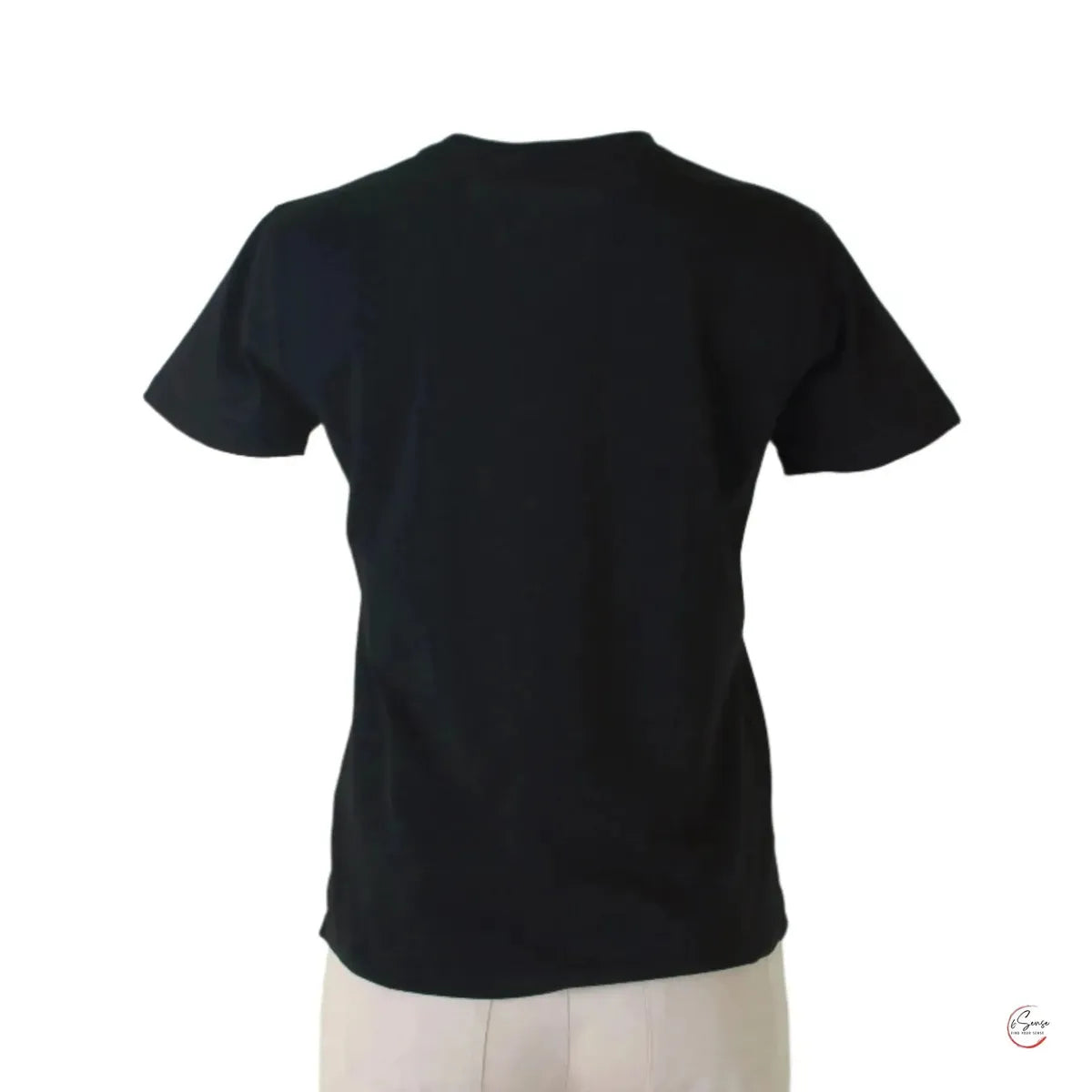 Черна тениска с цветен елен – артистична визия за всеки ден