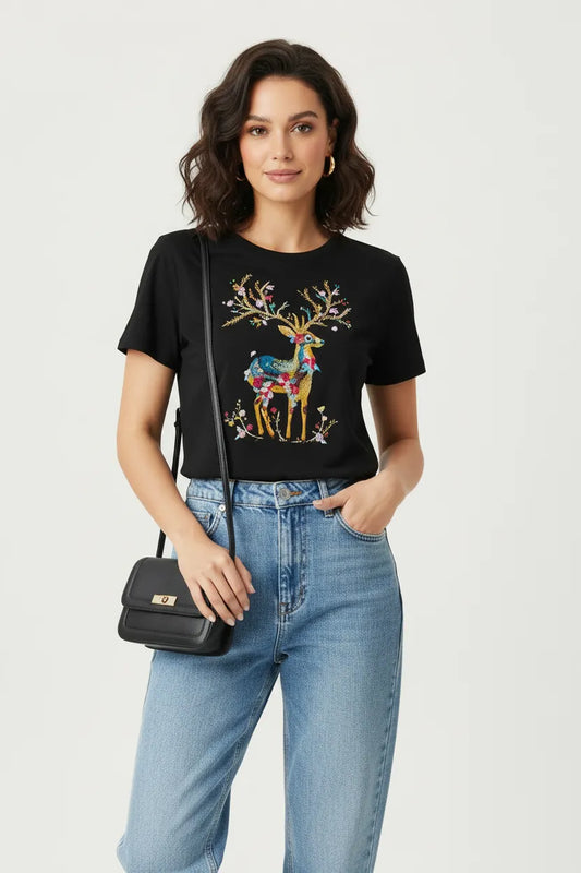 Дамска черна тениска с бродиран елен - Deer Story-Тениски-6Sense