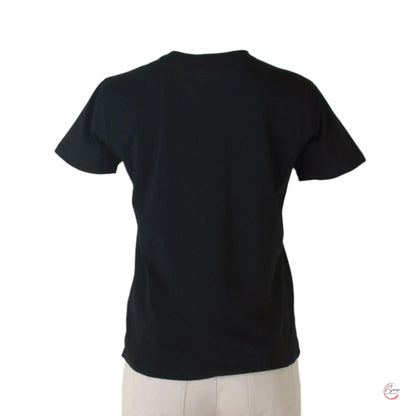 Черна тениска с цветен елен – артистична визия за всеки ден