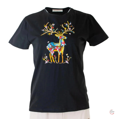 Черна тениска с цветен елен – артистична визия за всеки ден