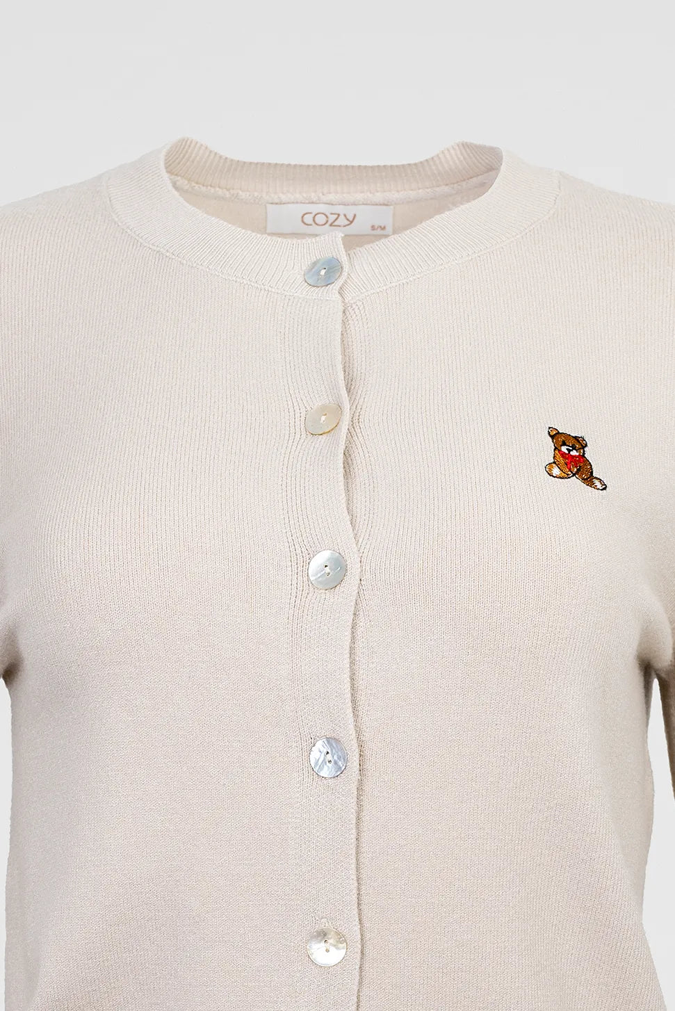 Дамска фина плетена жилетка в екрю с копчета – Cozy Ivory-жилетки-6Sense