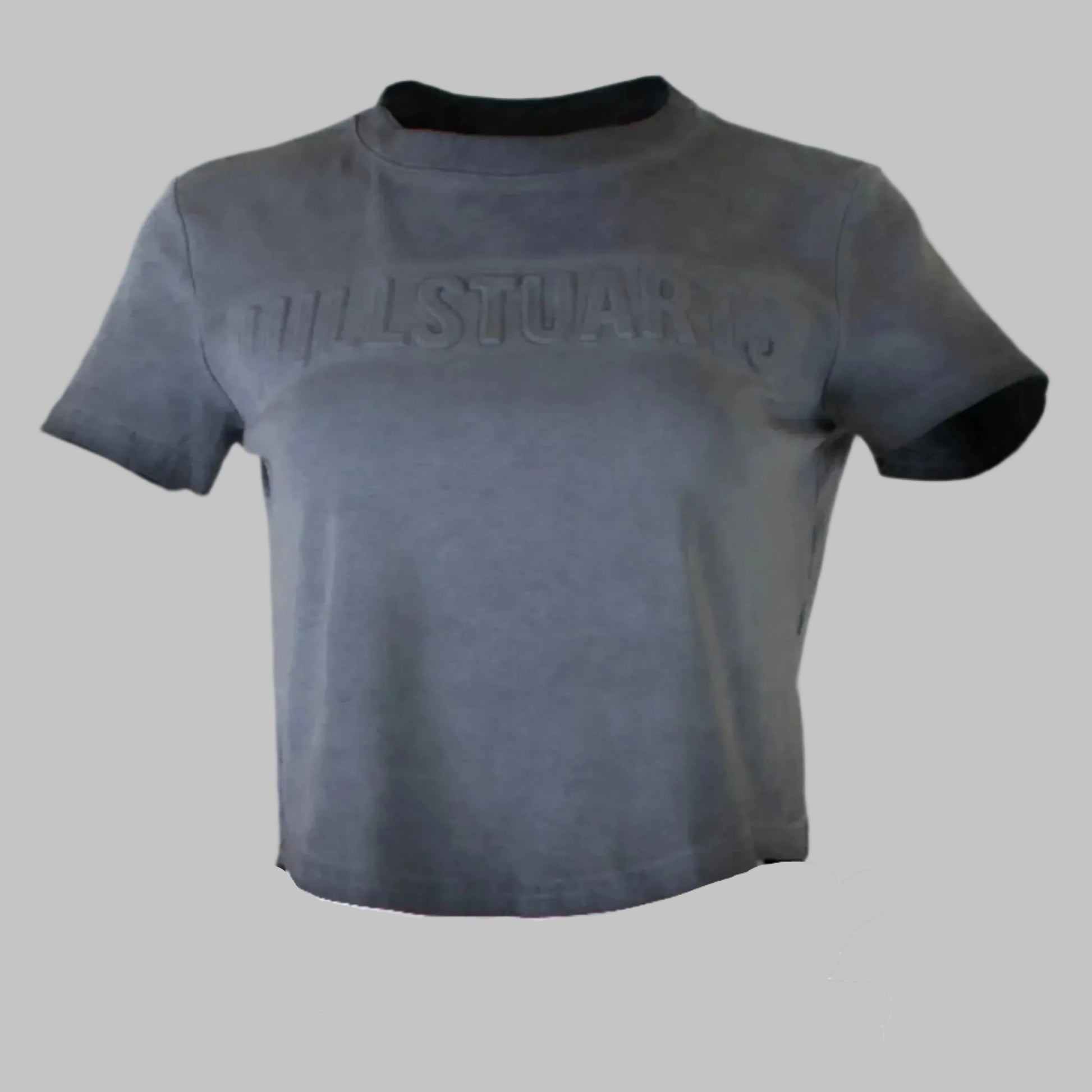 ✨ Графитена дамска тениска с релефен надпис JILLSTUARTS – стил и комфорт в едно! ✨