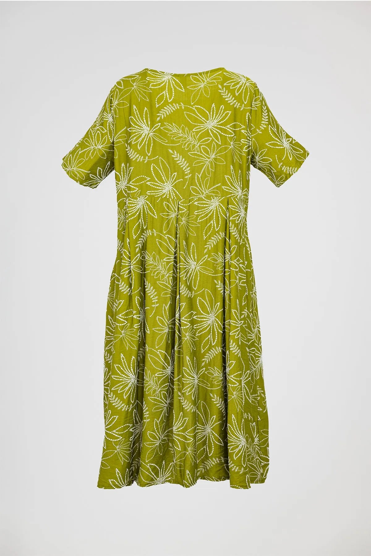 Chic olive green plus size Flora Flow dress with white floral print, short sleeves, and flowing midi length.