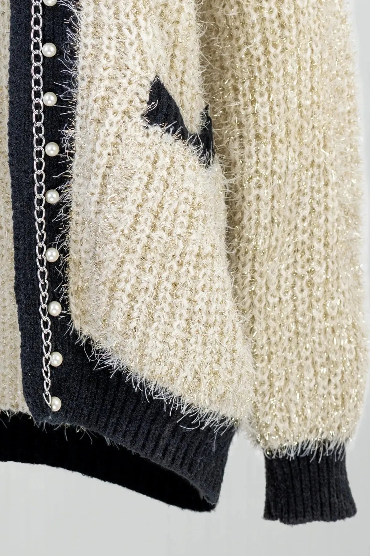 Дамска пухкава жилетка - овърсайз с перли и верижка-жилетки-6Sense