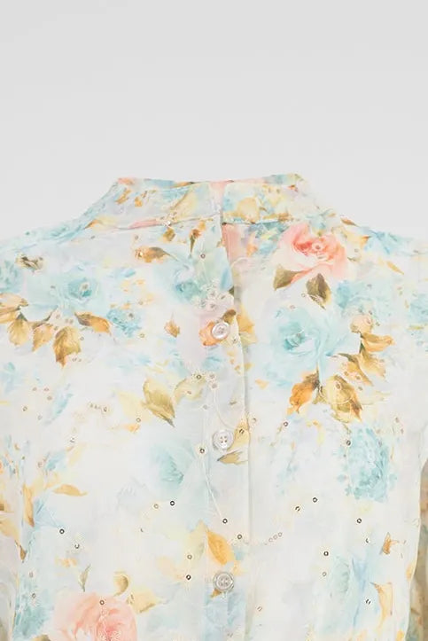 Дамска памучна риза Pastel Bloom с пастелен флорален принт, яка тип столче и копчета.
