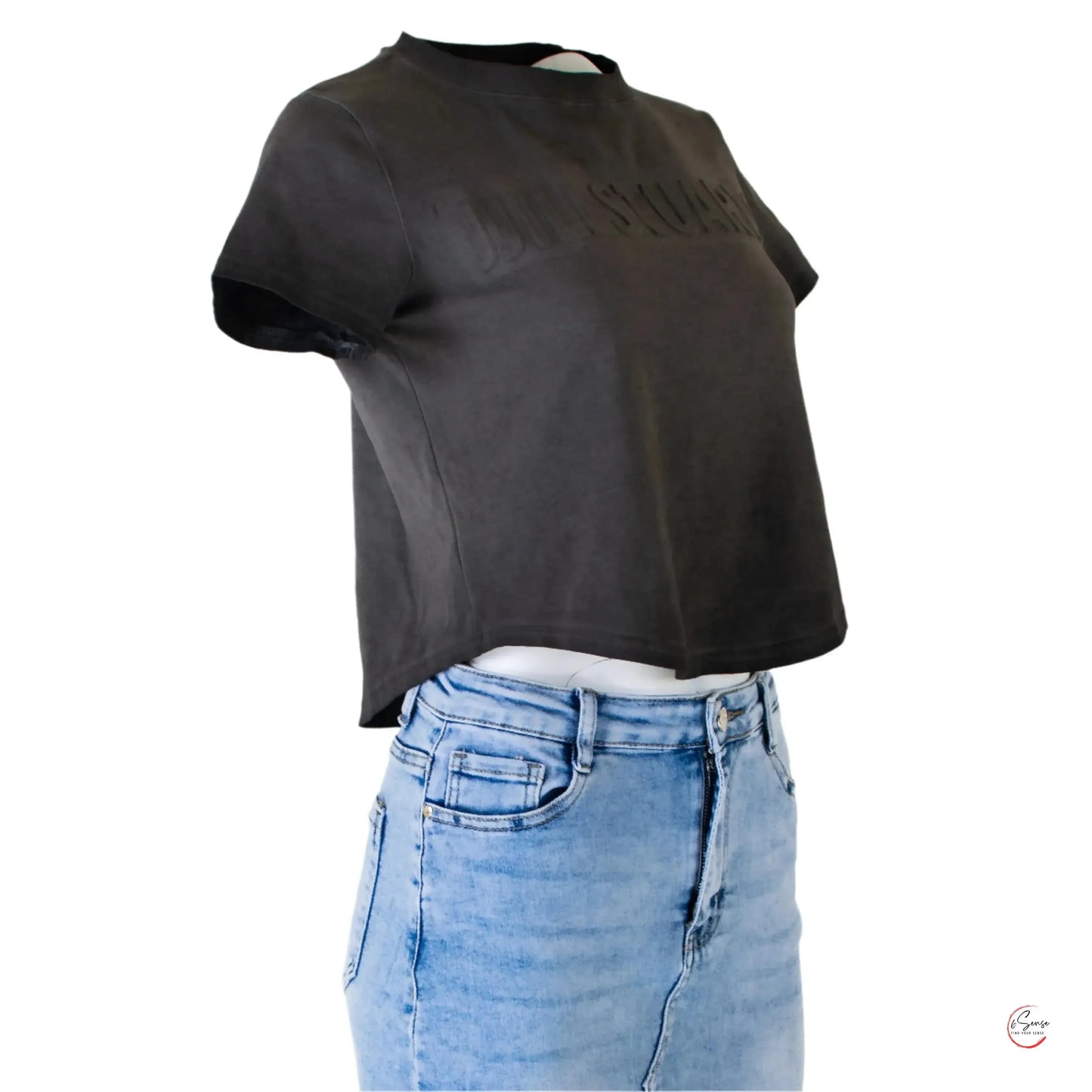 Тениска JILL STUARTS – Стилна и модерна визия в класическо черно 🖤