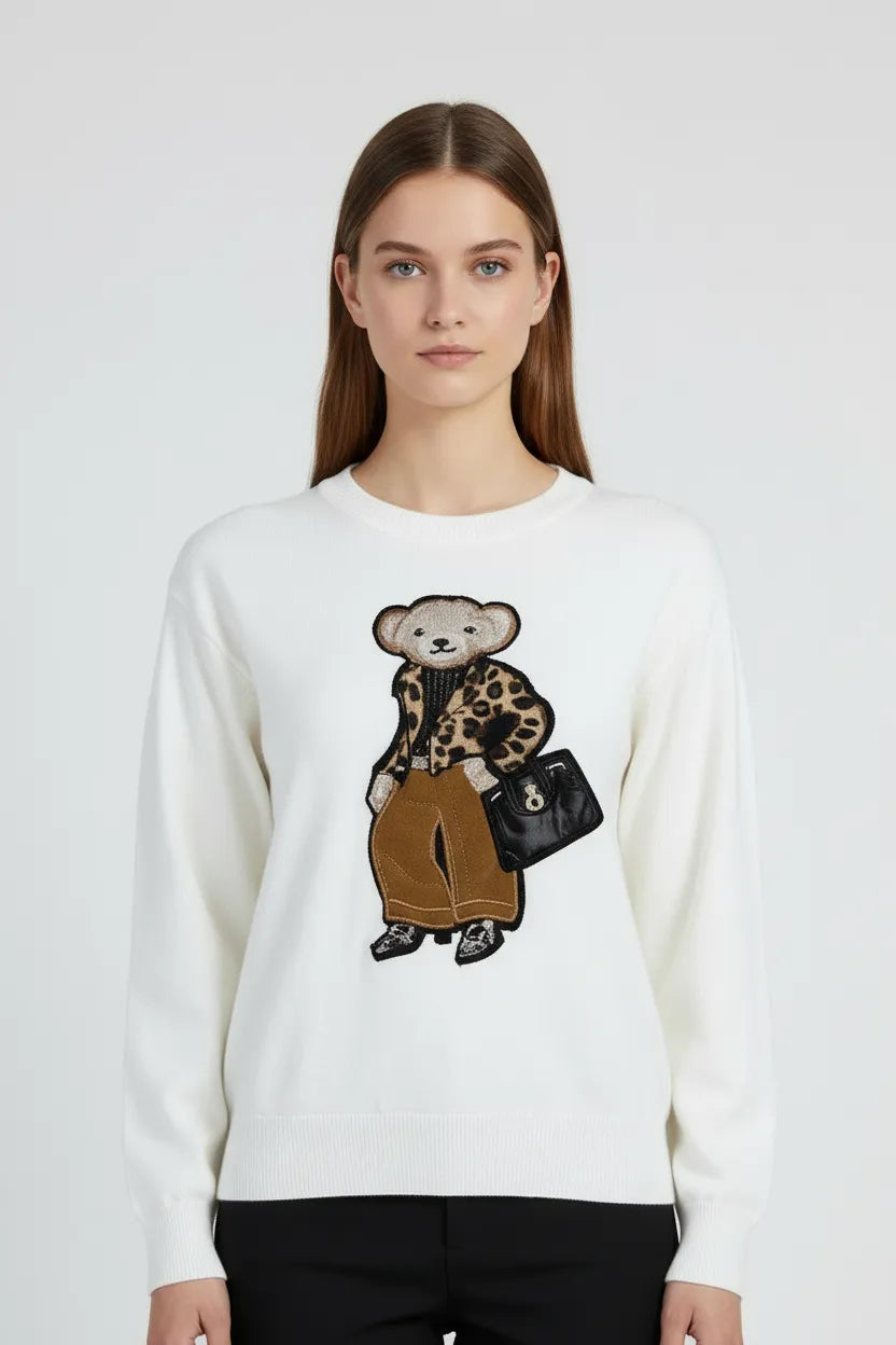 Дамски бял плетен пуловер с апликация мечок - Urban Bear-пуловери-6Sense