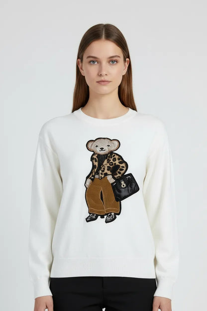 Дамски бял плетен пуловер с апликация мечок - Urban Bear-пуловери-6Sense